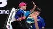 Linda Nosková na Australian Open senzačně vyřadila světovou jedničku Igu Šwiatekovou