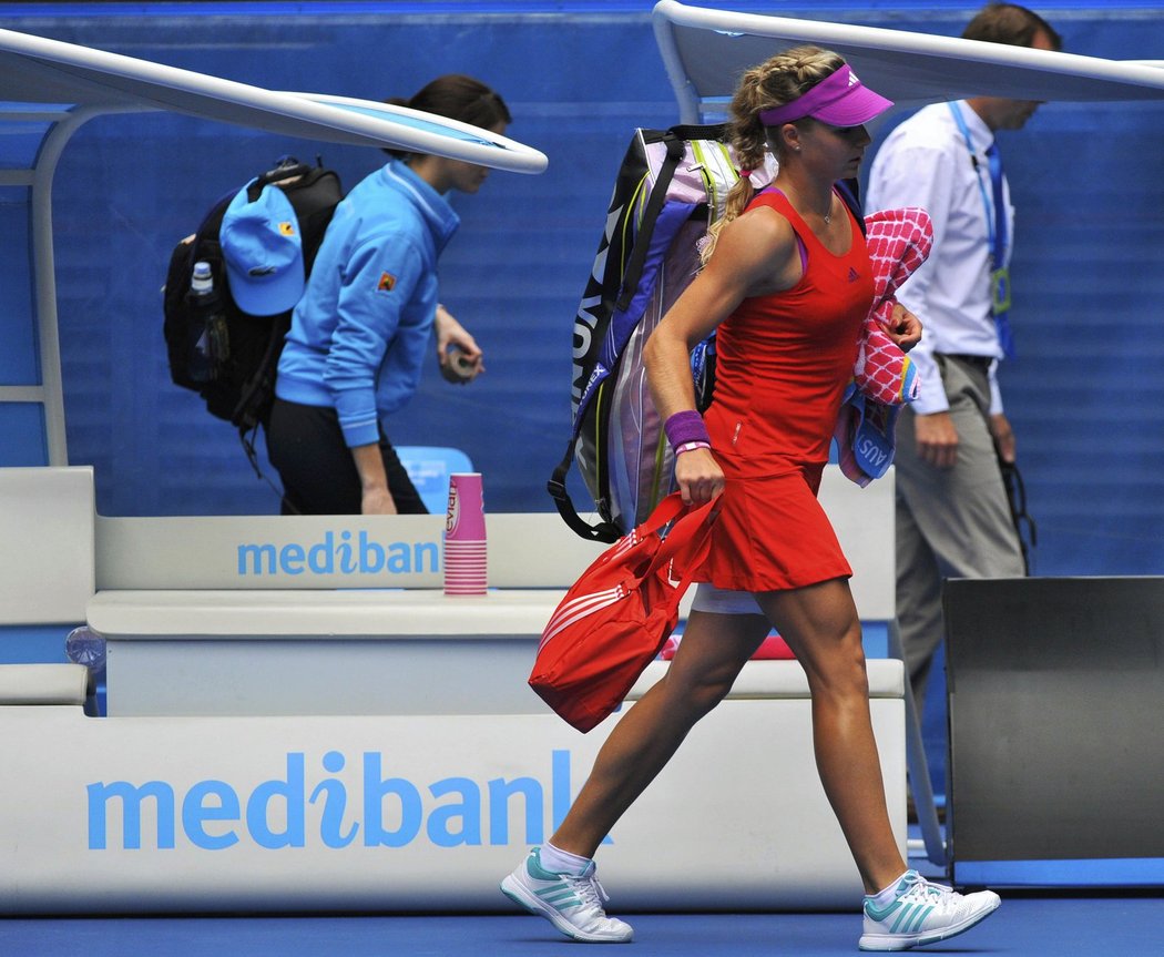 Maria Kirilenková přišla ze šatny se zatejpovaným levým stehenním svalem, zápas ale stejně nedohrála