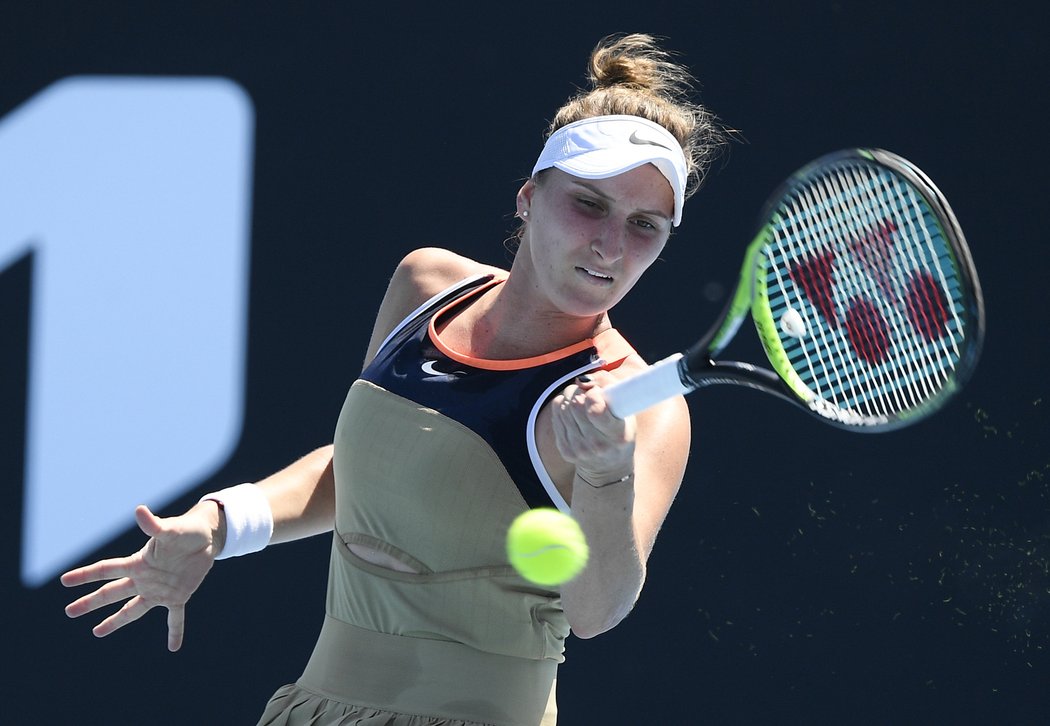 Markéta Vondroušová postoupila přes Rebeccu Marinovou