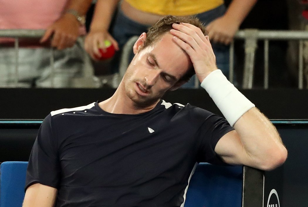 Andy Murray i v prvním kole Australian Open bojoval s bolestmi