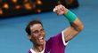 Šťastný Rafael Nadal poté, co v pětisetové bitvě udolal Denise Shapovalova ve čtvrtfinále Australian Open