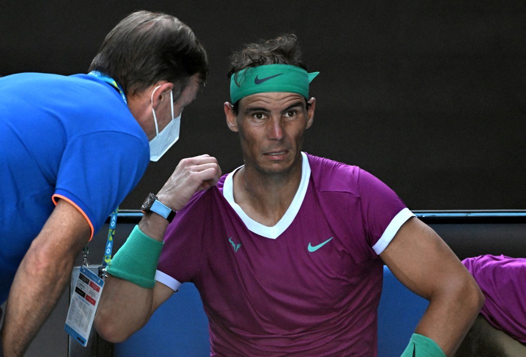 Lékaři během čtvrtfinále Australian Open museli španělského favorita ošetřovat