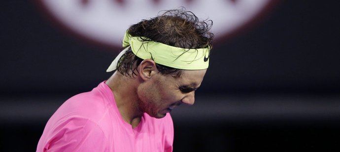 Španělská tenisová jednička Rafael Nadal měl v utkání s Američanem Smyczkem velké bolesti