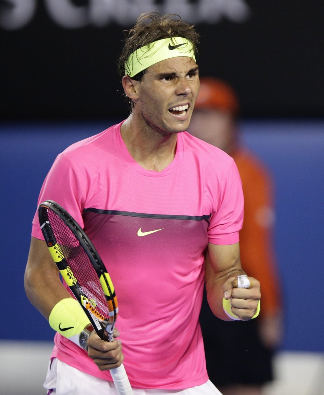 Rafael Nadal se povzbuzuje v utkání druhého kola Australian Open proti Američanovi Smyczkovi