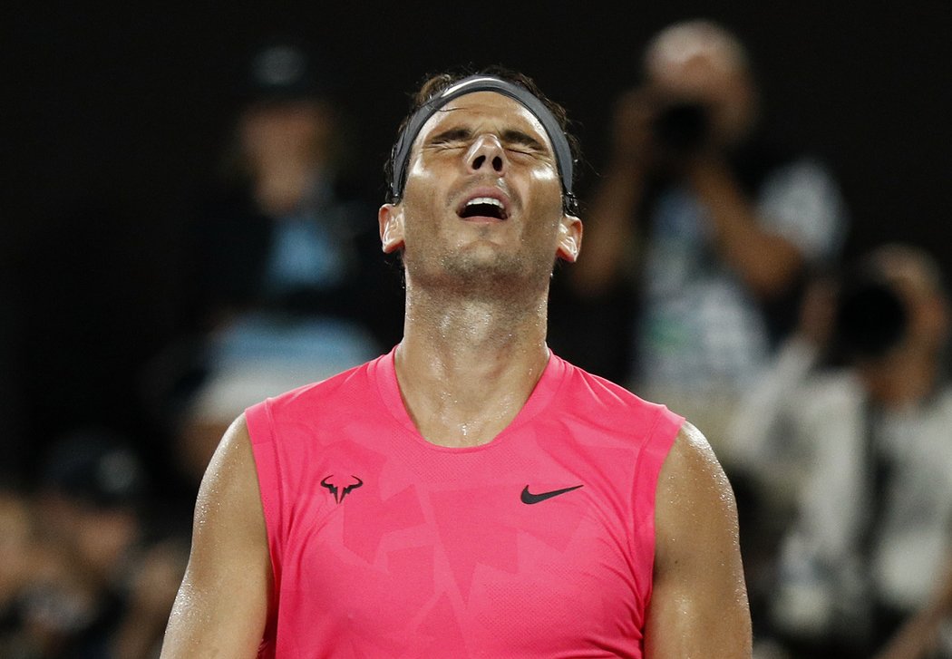 První hráč světa Španěl Rafael Nadal vypadl ve čtvrtfinále Australian Open s Dominicem Thiemem. Rakouský tenista vyhrál 7:6, 7:6, 4:6 a 7:6.