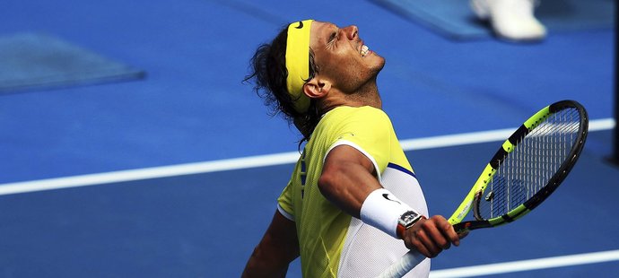 Španělský tenista Rafael Nadal vypadl na Australian Open v úvodním kole. Vítěz melbournského grandslamového turnaje z roku 2009 prohrál s krajanem Fernandem Verdascem 6:7, 6:4, 6:3, 6:7, 2:6.