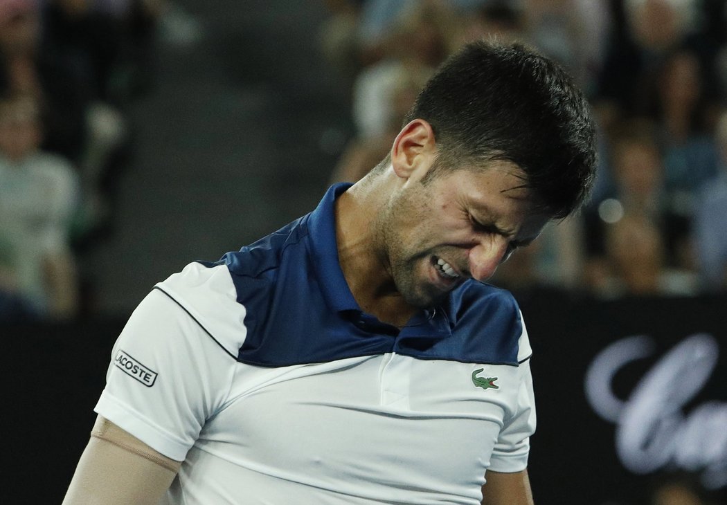 Novak Djokovič a jeho naštvaná grimasa v průběhu zápasu proti Korejci Čong Hjonovi