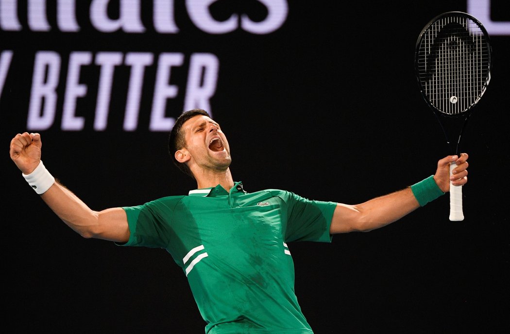 Novak Djokovič i se zraněním postoupil do osmifinále Australian Open