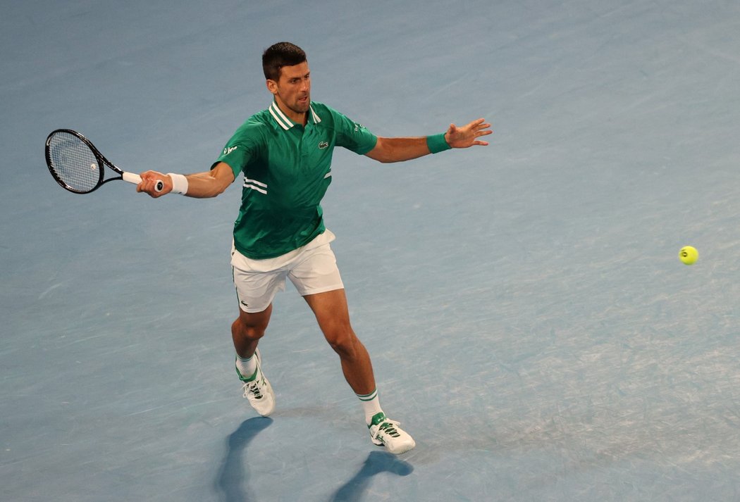 Novak Djokovič i se zraněním postoupil do osmifinále Australian Open