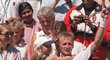 Petr Korda slaví svůj triumf na Australian Open v roce 1998 s dcerou Jessicou