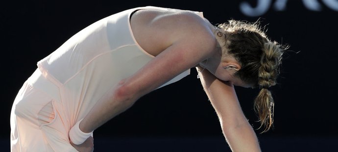 Zničená Petra Kvitová v závěru zápase s Andreou Petkovičovou v prvním kole Australian Open