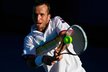 Radek Štěpánek vrací míček Srbu Troickému v prvním kole Australian Open