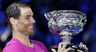 Úžasný obrat! Nadal vyhrál rekordní grandslam v pětisetové bitvě