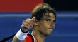 Rafael Nadal opouští kurt po čtvrtfinálové prohře s Davidem Ferrerem
