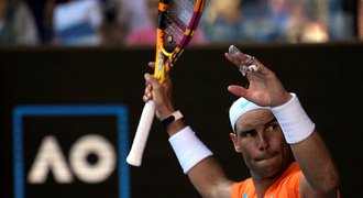 Jen šest hodin a zase zranění. Nadal se odhlásil z Australian Open, letí domů