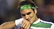 Roger Federer v utkání Australian Open proti Novaku Djokovičovi