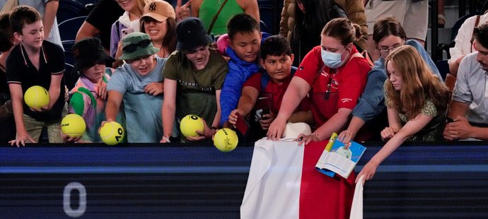 Při zápase Daniila Medveděva na Australian Open byla vyvěšena ruská vlajka