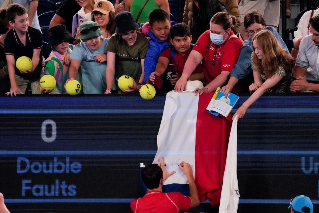 Při zápase Daniila Medveděva na Australian Open byla vyvěšena ruská vlajka