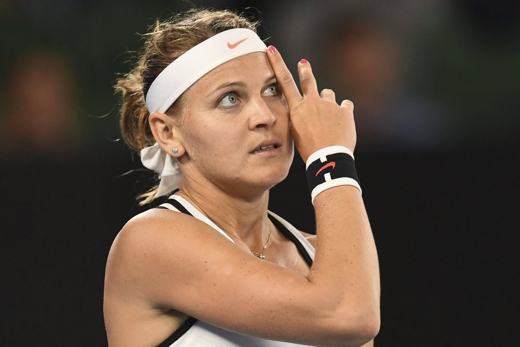 Lucie Šafářová ve 2. kole Australian Open prohrála s Američankou Serenou Williamsovou 3:6 a 4:6.