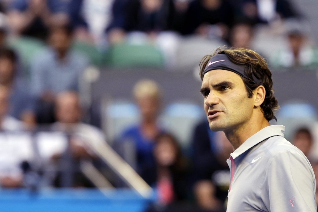 Lehce nazlobený pohled Rogera Federera v semifinále Australian Open