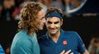 Roger Federer gratuluje k výhře Stefanosi Tsitsipasovi v osmifinále Australian Open