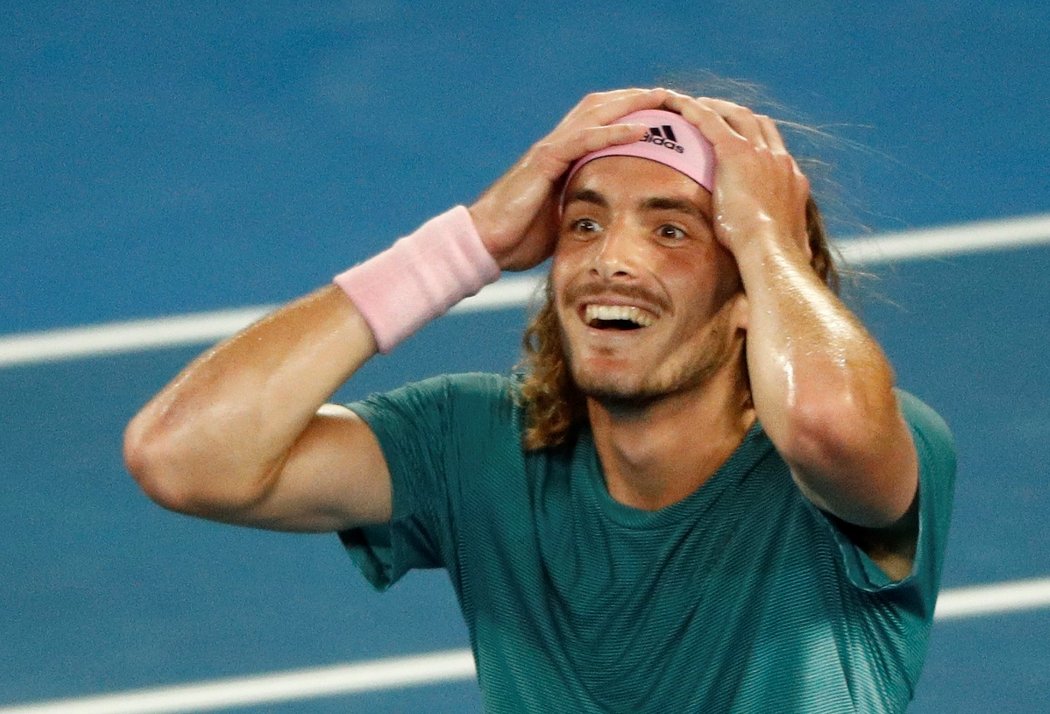 Dvacetiletý Řek Stefanos Tsitsipas se raduje po svém triumfu nad Rogerem Federerem na Australian Open