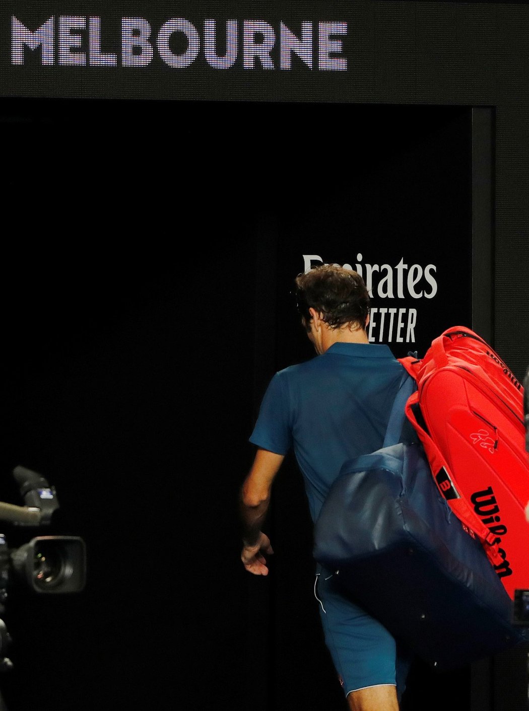 Roger Federer opouští scénu na Australian Open po prohře se Stefanosem Tsitsipasem