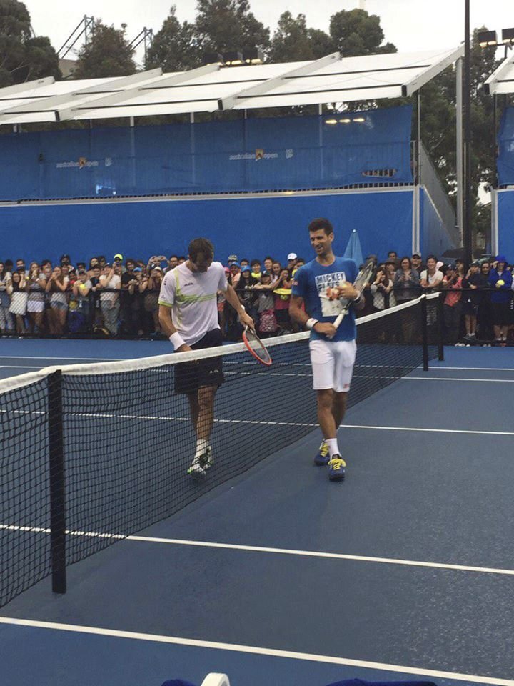 Nabito na tréninku! Fanoušci si nenechali ujít na Australian Open trénink českého tenisty Radka Štěpánka se světovou jedničkou Novakem Djokovičem ze Srbska.