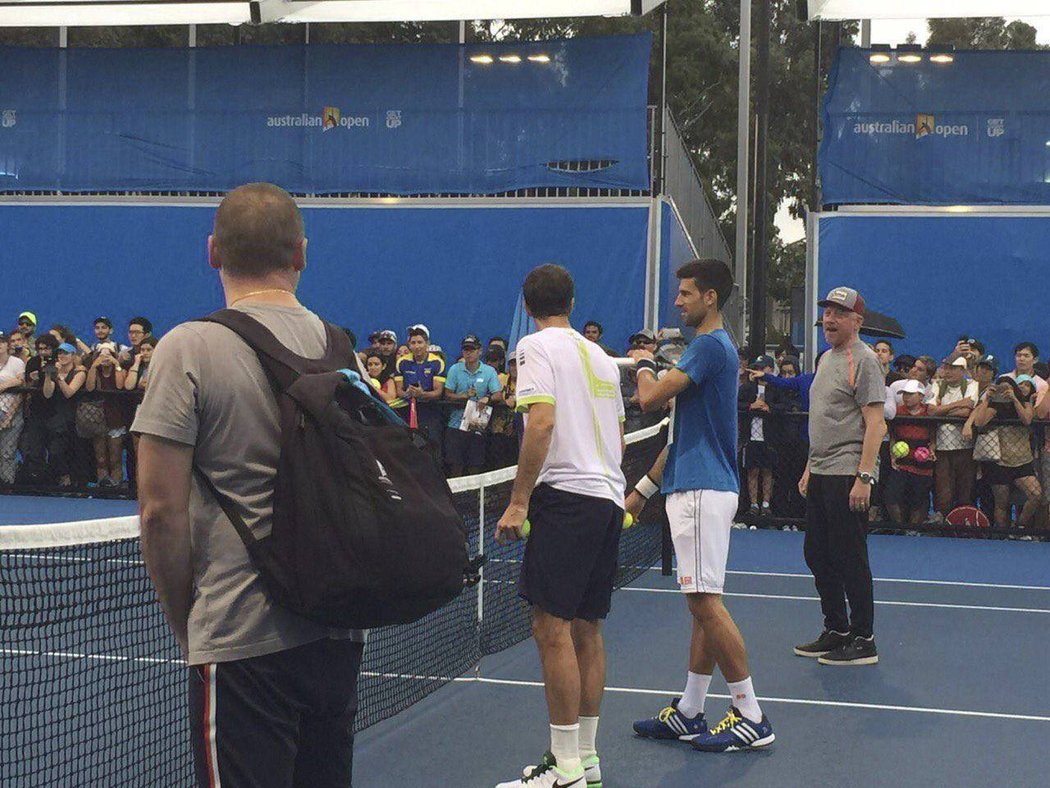 Srb Novak Djokovič a český tenista Radek Štěpánek si na Australian Open zatrénovali.