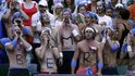 Berdych Army v akci během čtvrtfinále s Djokovičem