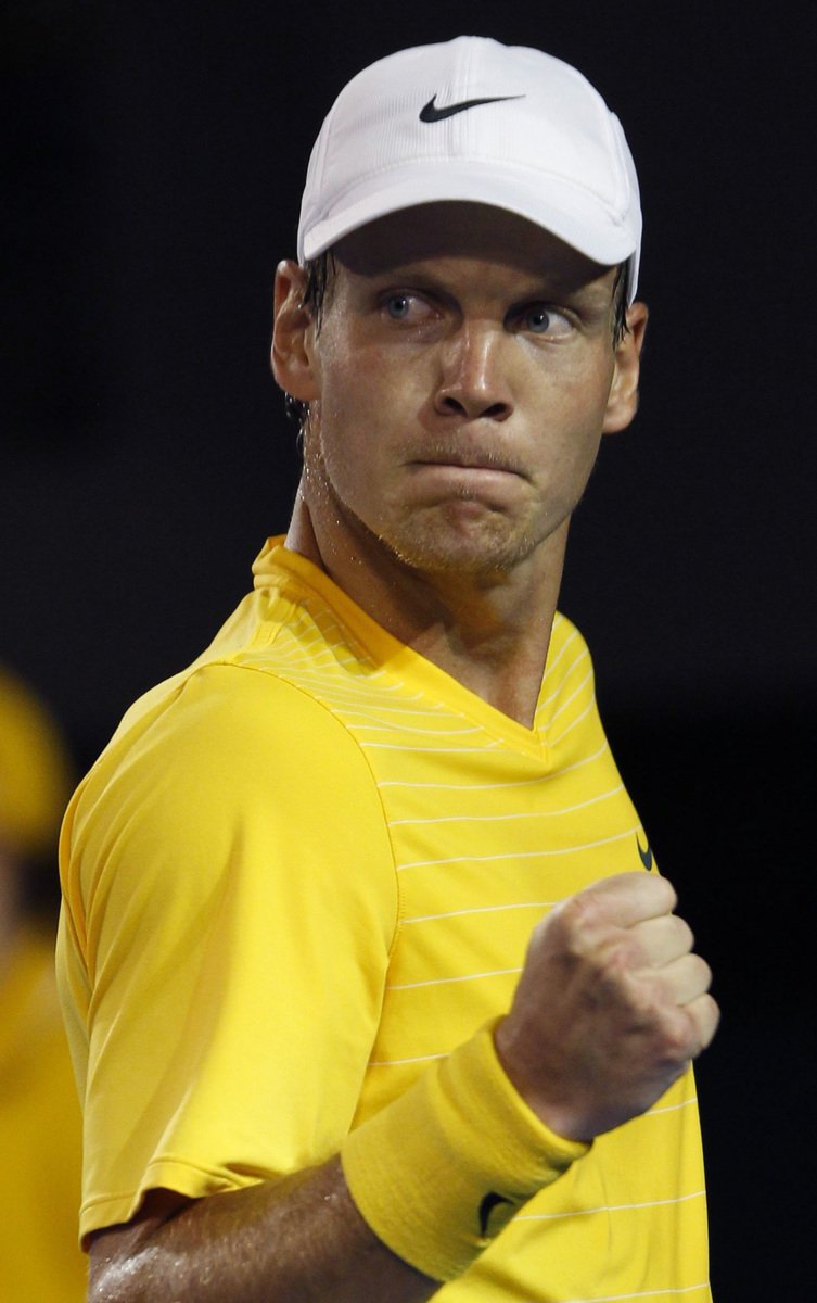 Tomáš Berdych se raduje z dobrého míče proti Novaku Djokovičovi