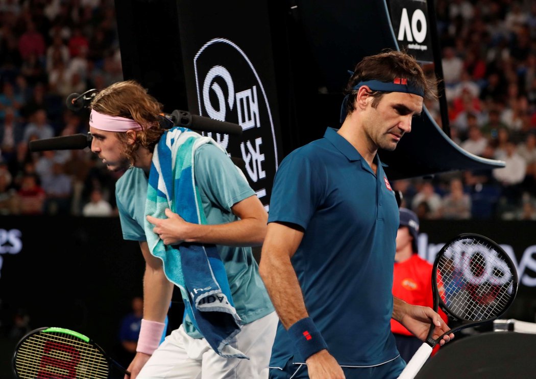 Řecký talent Stefanos Tsitsipas si mění stranu s legendárním Rogerem Federerem v osmifnále Australian Open