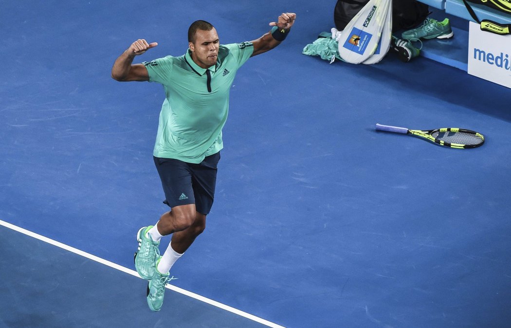 Jo-Wilfired Tsonga slaví v Austrálii postup do osmifinále