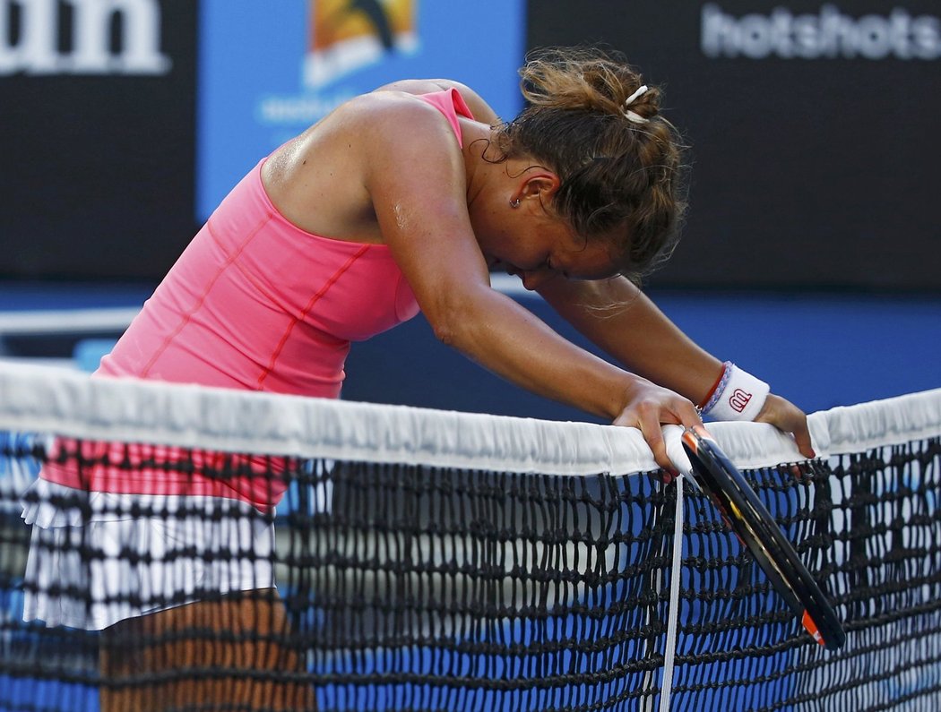 Barbora Záhlavová-Strýcová prohrála ve 3. kole Australian Open s dvojnásobnou vítězkou Viktorií Azarenkovou z Běloruska dvakrát 4:6