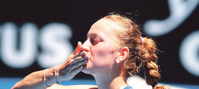 Pusa pro Adama! Kvitová po vítězném osmifinále s Annou Ivanovičovou poslala vzdušný polibek na tribunu směrem k příteli Adamovi