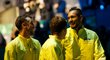 Nick Kyrgios diskutuje se svými spoluhráči na Davis Cupu v Madridu