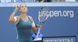 Běloruská tenistka Viktoria Azarenková se raduje z postupu do čtvrtfinále US Open