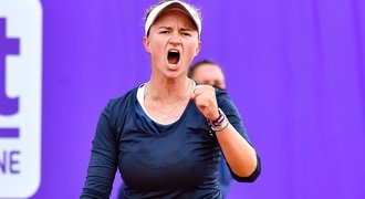 Tuhá bitva a úspěšný obrat. Krejčíková si zahraje třetí finále na okruhu WTA