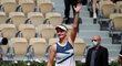 Barbora Krejčíková porazila na Roland Garros Američanku Sloane Stephensovou 6:2, 6:0 a zahraje si první grandslamové čtvrtfinále ve dvouhře.