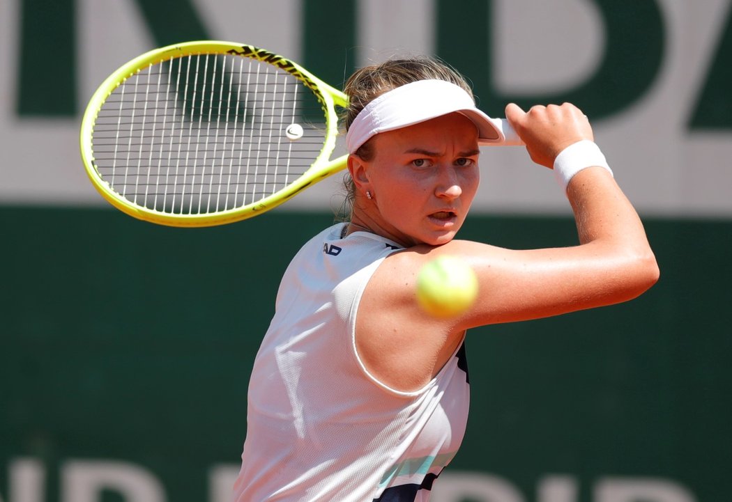 Barbora Krejčíková porazila na Roland Garros Američanku Sloane Stephensovou 6:2, 6:0 a zahraje si první grandslamové čtvrtfinále ve dvouhře.