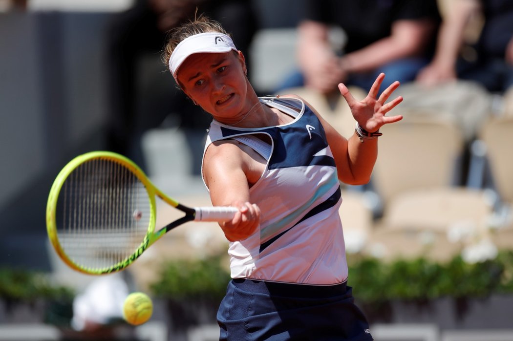 Barbora Krejčíková porazila na Roland Garros Američanku Sloane Stephensovou 6:2, 6:0 a zahraje si první grandslamové čtvrtfinále ve dvouhře.