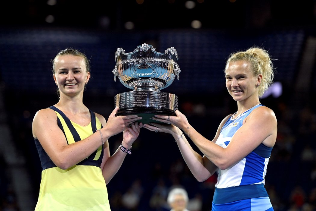 Barbora Krejčíková a Kateřina Siniaková slaví triumf na Australian Open