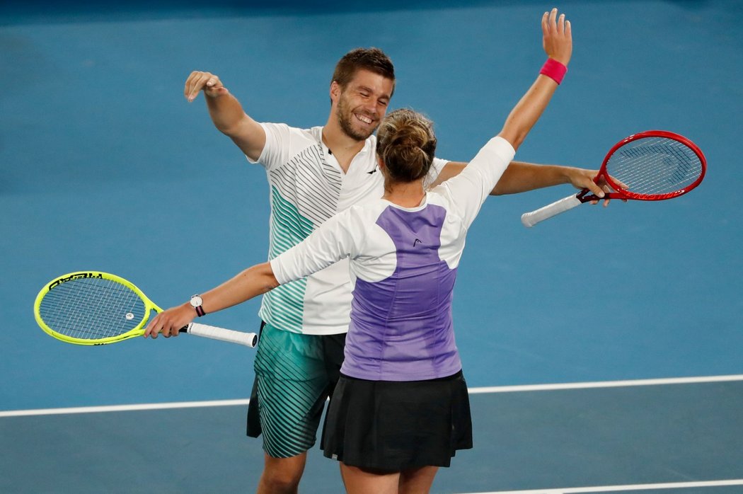 Barbora Krejčíková a Nikola Mektič získali titul na Australian Open ve smíšené čtyřhře