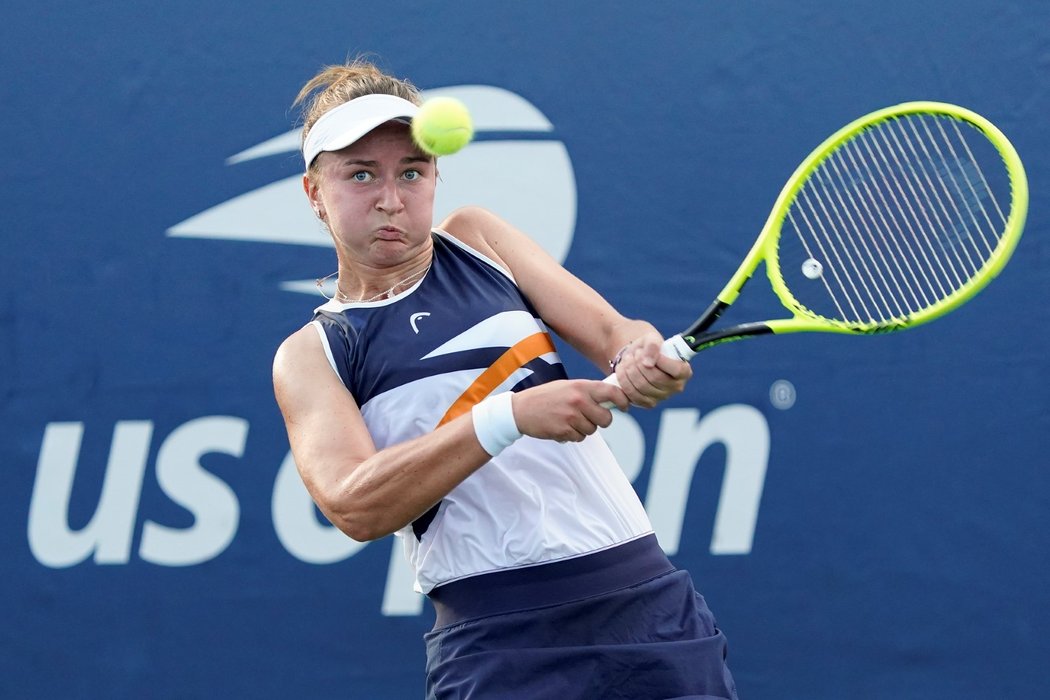 Barbora Krejčíková zvládla premiéru v hlavní soutěži dvouhry na grandslamovém US Open.