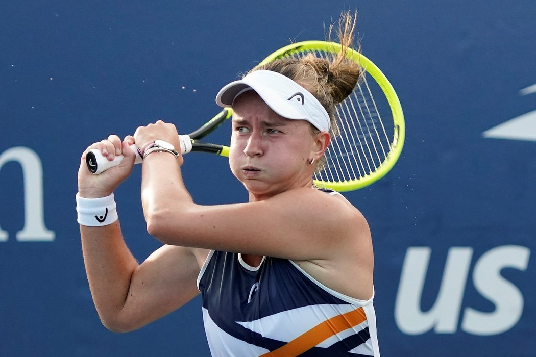 Barbora Krejčíková zvládla premiéru v hlavní soutěži dvouhry na grandslamovém US Open.