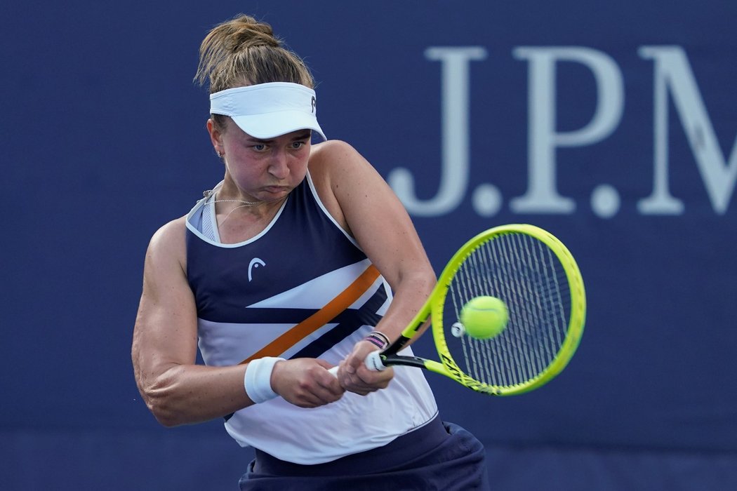 Barbora Krejčíková zvládla premiéru v hlavní soutěži dvouhry na grandslamovém US Open.