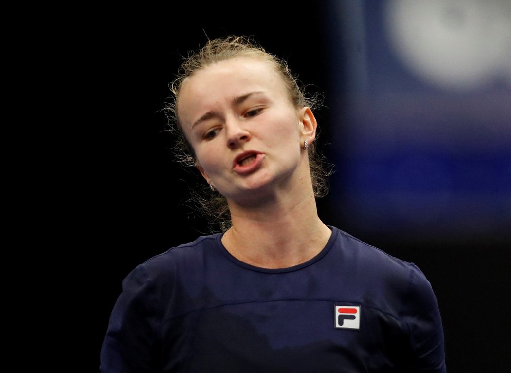 Barbora Krejčíková ve finále Agel Open proti Šwiatekové