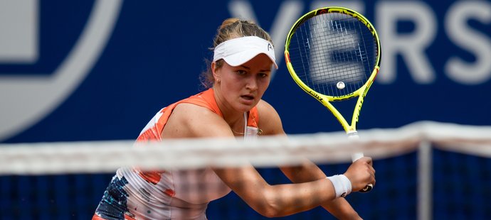 Barbora Krejčíková odvrátila pět mečbolů a je poprvé v semifinále