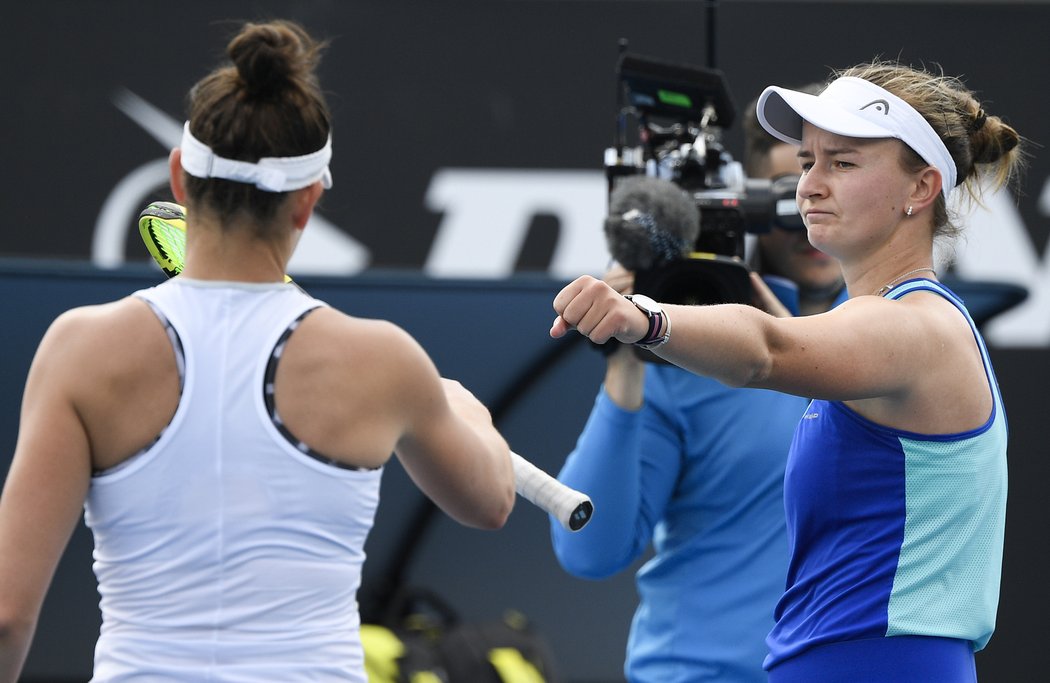 Barbora Krejčíková si před Australian Open semifinále nezahraje