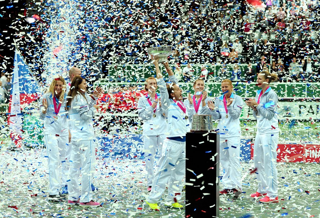 2015. Finálové vítězství nad Ruskami musela následovat pořádná oslava.